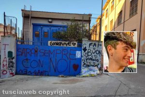 Civitavecchia - Le scritte degli amici in ricordo di Giordano Sacchetti - Nel riquadro Giordano Sacchetti