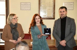 Civita Castellana - La medaglia dell’associazione Ivan Rossi consegnata a Ginevra Cavalieri