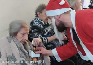 Tombola di Natale alla casa di riposo Domus della Quercia