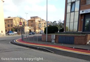 Viterbo - La pista ciclabile al Carmine sul marciapiede