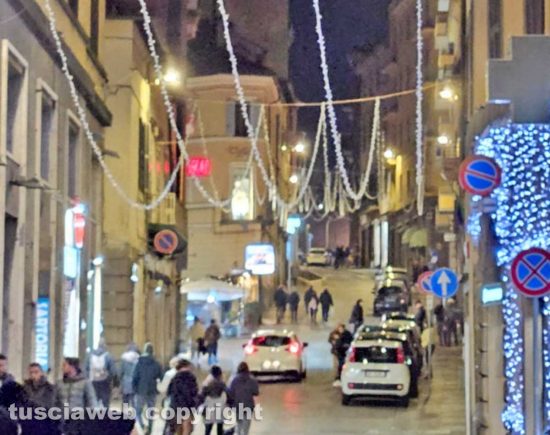 Viterbo - Luminarie spente in via Matteotti