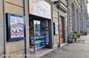 Viterbo - Furto con scasso al negozio "Telefonia shop"