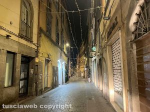 Viterbo - Luminarie spente a Santo Stefano al corso