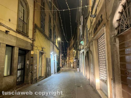 Viterbo - Luminarie spente a Santo Stefano al corso