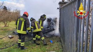 Soriano nel Cimino - Auto cappotta e prende fuoco - L'intervento dei pompieri
