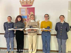 Le studentesse che hanno realizzato le opere: Alessandra Ruzzi, Marika Serapica e Arianna Turchetti