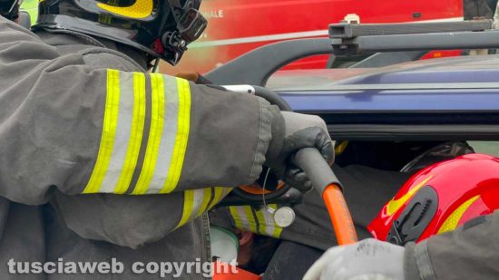 Viterbo - La dimostrazione dei vigili del fuoco per Santa Barbara