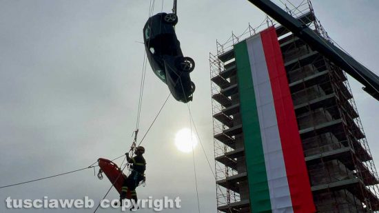 Viterbo - La dimostrazione dei vigili del fuoco per Santa Barbara