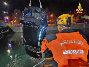Portogruaro - Auto finisce in un canale