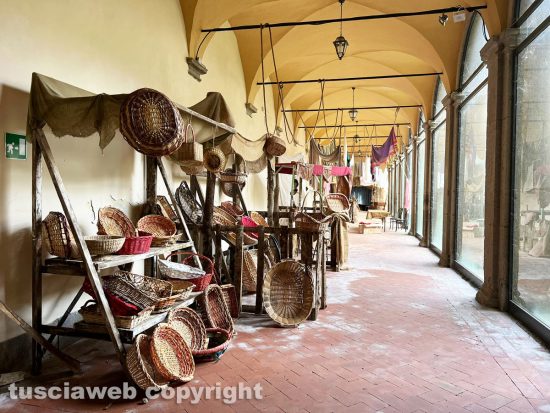 Viterbo - Presepe vivente alla Quercia con le strutture dei set cinematografici 