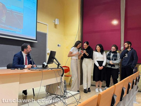 Viterbo - Alcuni studenti dell'Unitus presentano il podcast