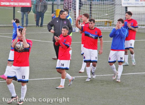 Civitavecchia Calcio - I giocatori applaudono i tifosi