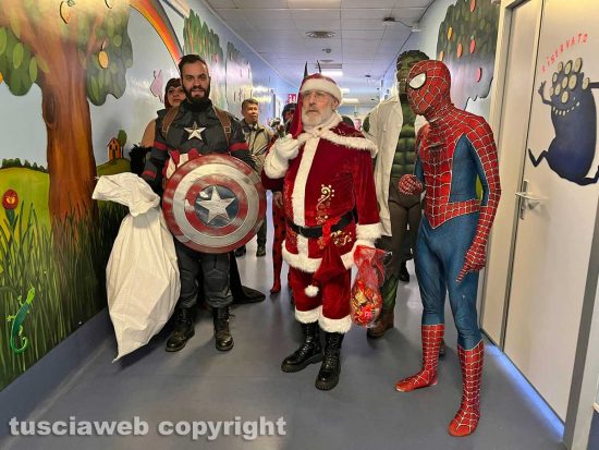 Viterbo - Babbo Natale al reparto Pediatria Belcolle 
