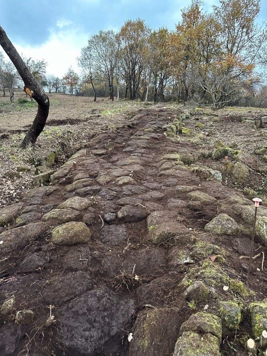Calcata - Un tratto della strada basolata dopo la ripulitura pianoro Pizzo Piede
