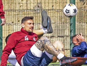 L'attaccante Angelo Scalzone