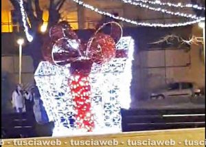 Civitavecchia - I baby vandali a piazza Calamatta