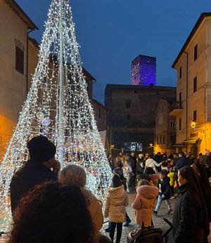 Fabrica di Roma - Albero al duomo