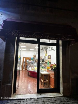 Viterbo - Riaperto lo storico alimentari La Pagnottella 