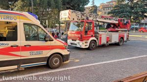 Viterbo - Ambulanza e vigili del fuoco