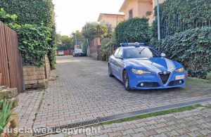 San Martino al Cimino - La polizia in via Zampi
