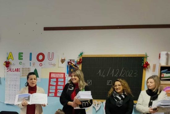 Viterbo - La consegna degli album "Colora la città di Viterbo"