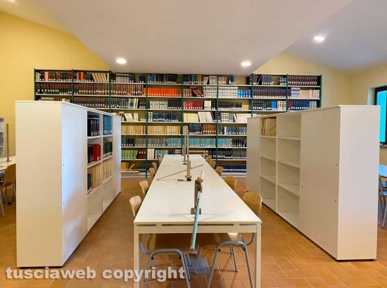 Sala di lettura della biblioteca universitaria di Santa Maria in Gradi, Unitus