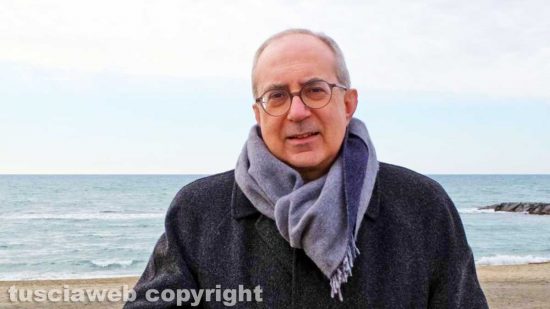Il vescovo di Civitavecchia Gianrico Ruzza