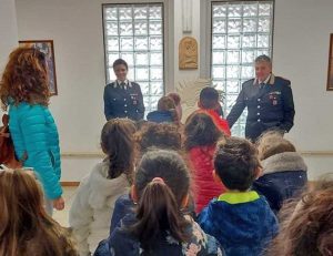 Tuscania - Alunni delle elementari in visita alla caserma