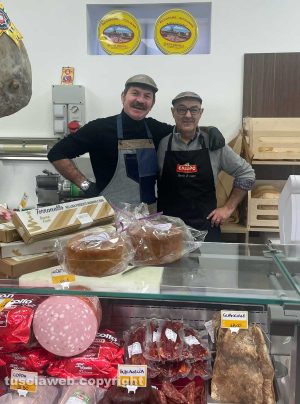 Viterbo - Riaperto lo storico alimentari La Pagnottella - Roberto Pinzaglia e Massimo De Santis