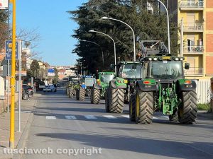 Viterbo - Secondo giorno di proteste - Trattori bloccano via Garbini e Cassia nord