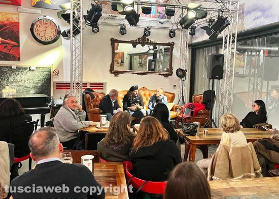 Viterbo - La presentazione del libro di poesie "Parole di pirata"