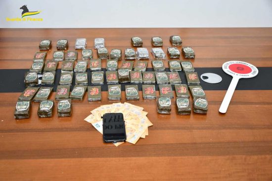Viterbo - Guardia di finanza - La droga sequestrata