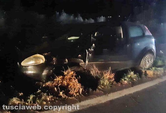 Tobia - Si scontra con un’altra auto e finisce nel dirupo sfondando il guard-rail