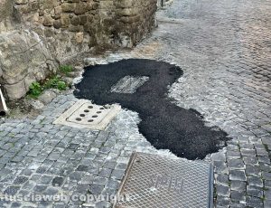 Viterbo - Catrame sulle strade a Pianoscarano