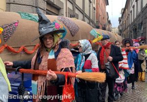 Viterbo - La calza della Befana più lunga del mondo - Edizione 2024