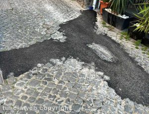 Viterbo - Catrame sulle strade a Pianoscarano