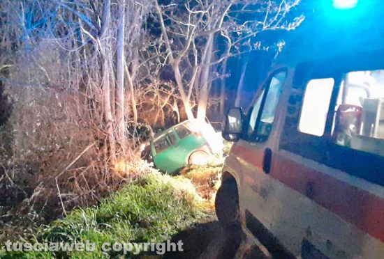 Tobia - Si scontra con un’altra auto e finisce nel dirupo sfondando il guard-rail