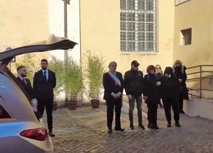 Roma - I figli di Sandra Milo fuori il Campidoglio