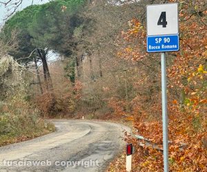 Sutri - Strada Rocca Romana senza segnaletica orizzontale