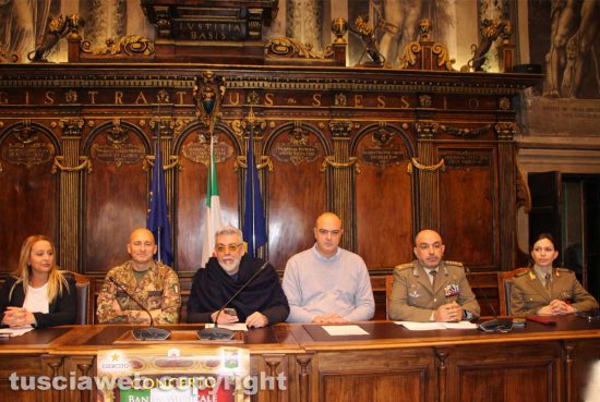 Viterbo - Concerto Banda musicale Esercito - La presentazione in comune