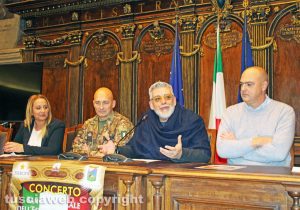 Viterbo - Concerto Banda musicale Esercito - La presentazione in comune