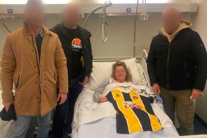 I tifosi della Fc Viterbo consegnano la maglia alla prima nata nel 2024