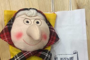 La calza della Befana destinata alla sindaca