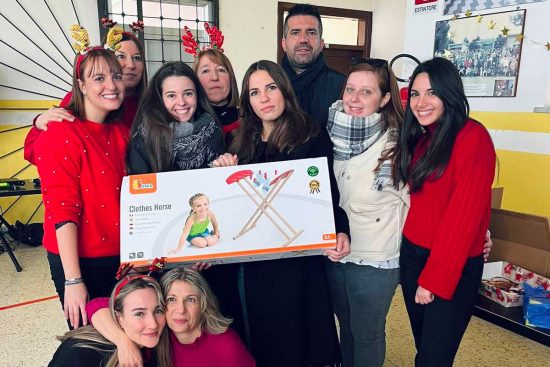 Vallerano - I ragazzi del Consiglio giovani donano materiale alle scuole