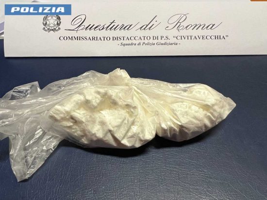 Civitavecchia - Polizia - L'involucro sequestrato
