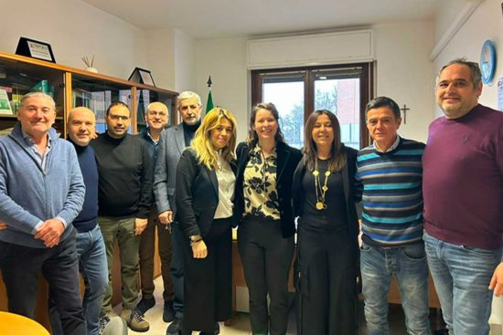 La Ust Cisl di Viterbo dona calze della Befana ai bambini meno fortunati