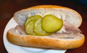 Panino con l'aringa olandese