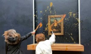 Attacco alla Gioconda: attivisti climatici lanciano zuppa sul vetro protettivo