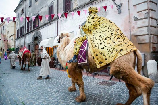 Presepe vivente di Tarquinia - I Re Magi a dorso di cammello