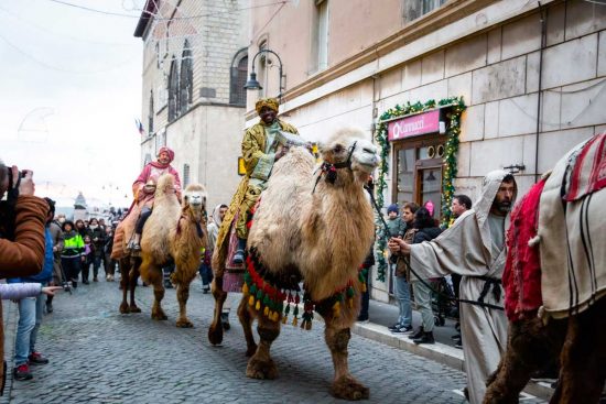Presepe vivente di Tarquinia - I Re Magi a dorso di cammello